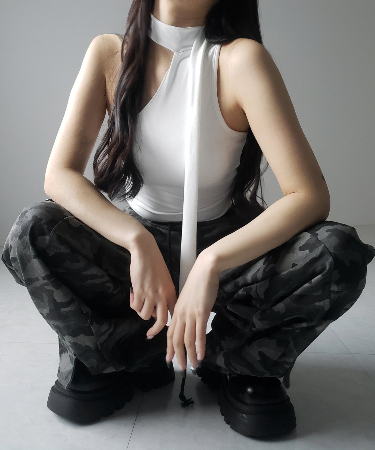 【 ３color ／ カップ付 】チョーカータイアシンメトリーワンショルキャミソール ／ choker tie asymmetry one-shoulder camisole