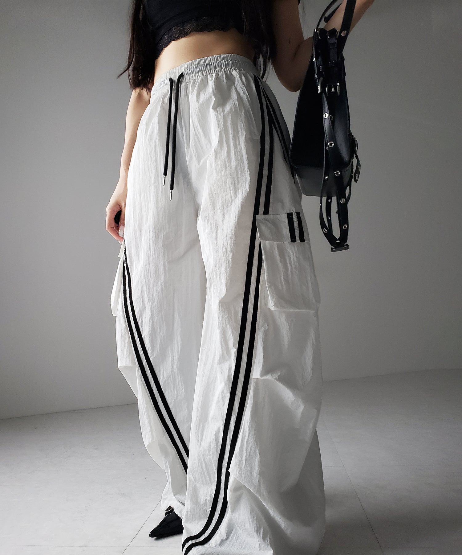 【 ３color ／裾絞り可能２WAY 】サイドラインナイロンタックカーゴワイドパンツ ／ side line nylon tuck cargo wide pants