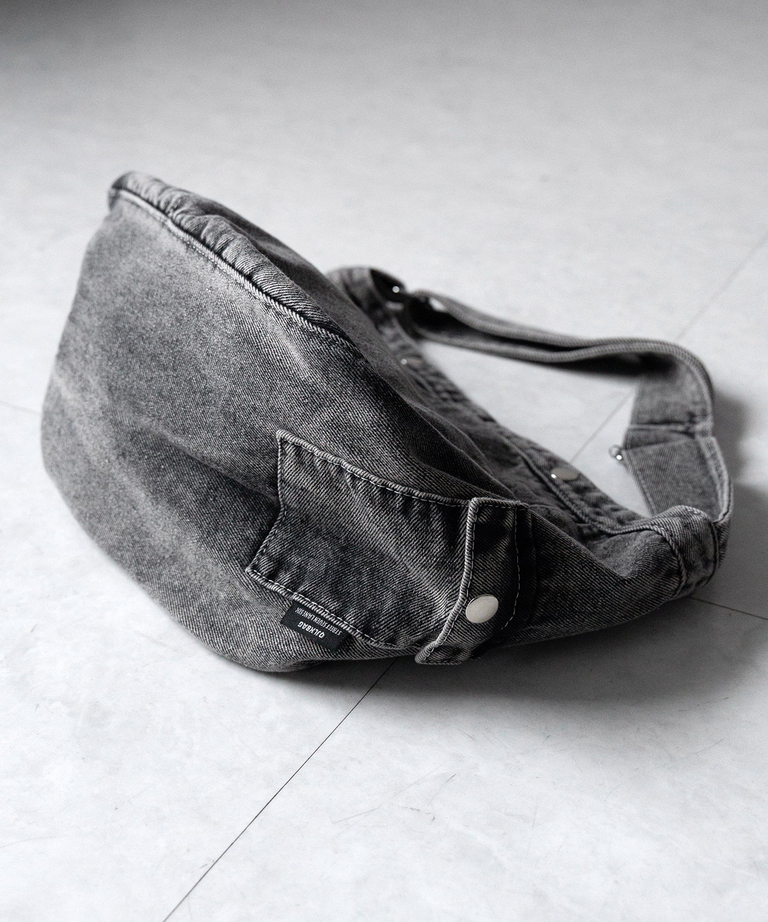【 ２color 】ブラックタグヴィンテージデニムショルダーバッグ ／ black tag vintage denim shoulder bag