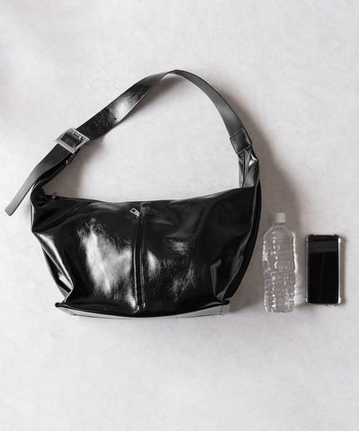 【 大容量 】フェイクレザーワイドストラップビッグショルダーボディバッグ ／fake leather wide strap big shoulder body bag