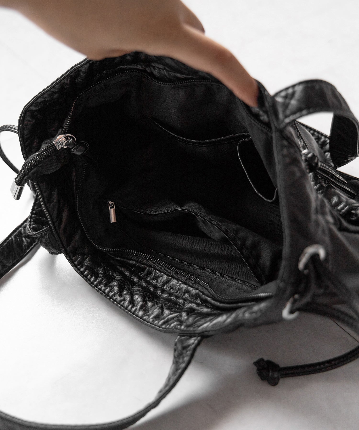 【 ３color 】アウトポケットジップアップエンボスヴィンテージハンドバッグ ／ out pocket zipup embossed vintage handbag