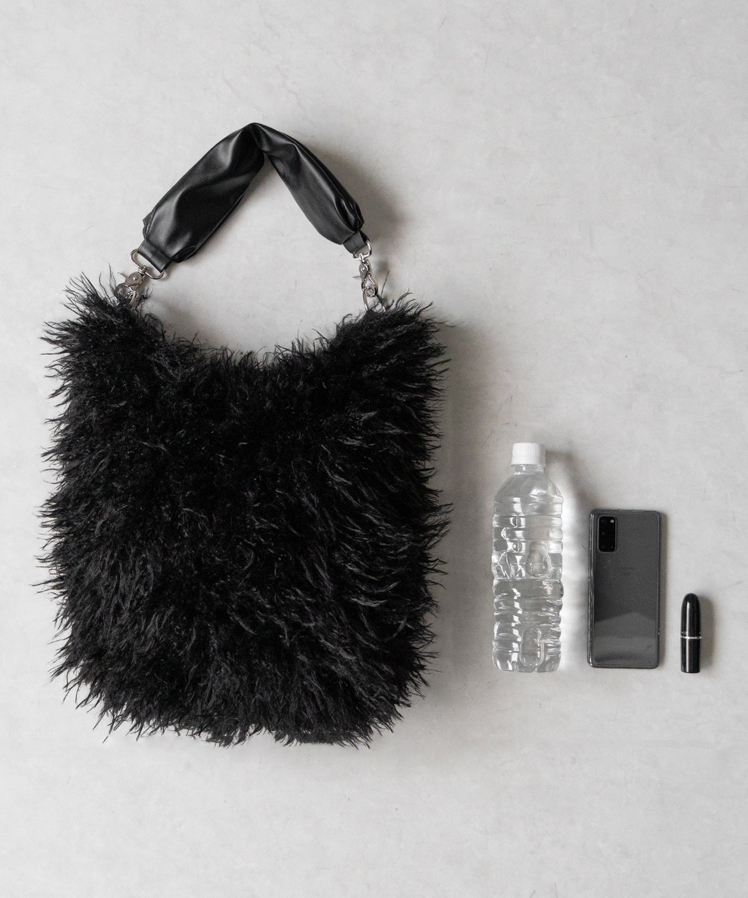 【 ショルダーストラップ付き２WAY 】バイカラーシャギーファーショルダーバッグ ／ bicolor shaggy fur shoulder bag