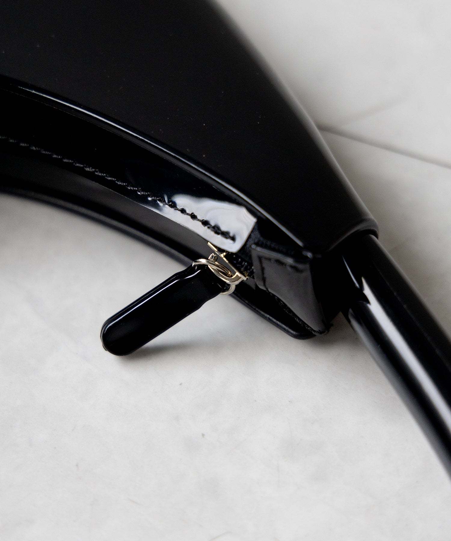 【 ２color 】 PVC ハーフムーンショルダーバッグ ／ PVC HALF MOON SHOULDER BAG