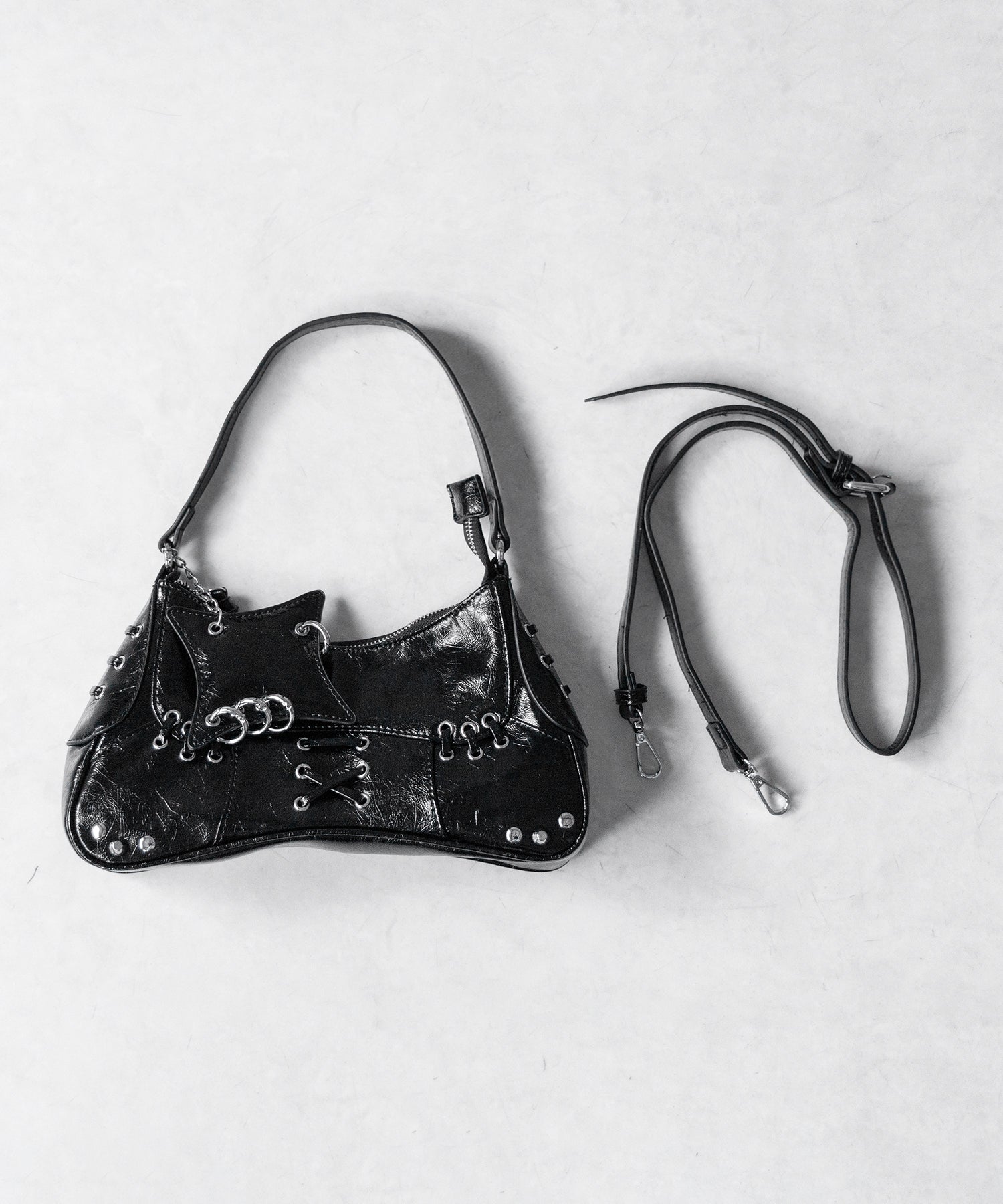 【 ショルダーストラップ付 】ピアッシングレースアップショルダーバッグ ／ piercing lace-up vintage shoulder bag
