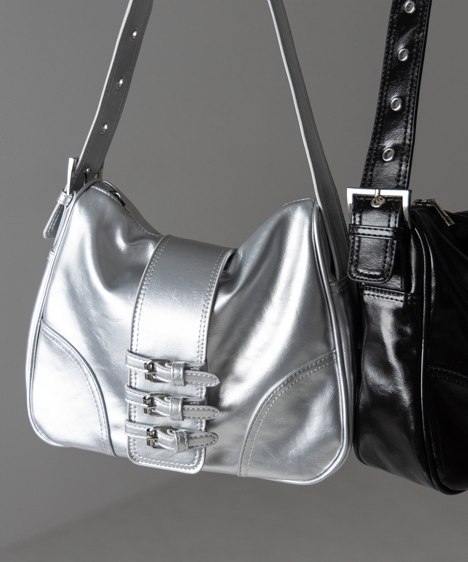 【 ３color 】ベルテッドフェイクレザーショルダーバッグ ／ belted fake leather shoulder bag