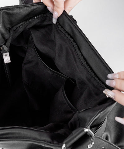 【 A4収納可 】ミニポーチ付きスタッズベルトヴィンテージフェイクレザーショルダーバッグ ／ mini poach SET studs belt vintage fake leather shoulder bag