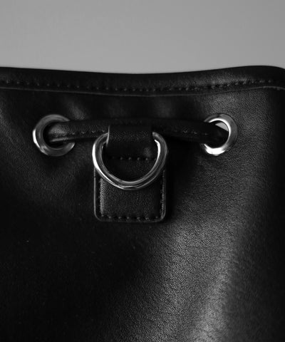 【 ２WAY 】ダブルジップアウトポケットフェイクレザー巾着ショルダーバッグ ／ ( 2WAY ) double zip out pocket fake leather drawstring shoulder bag