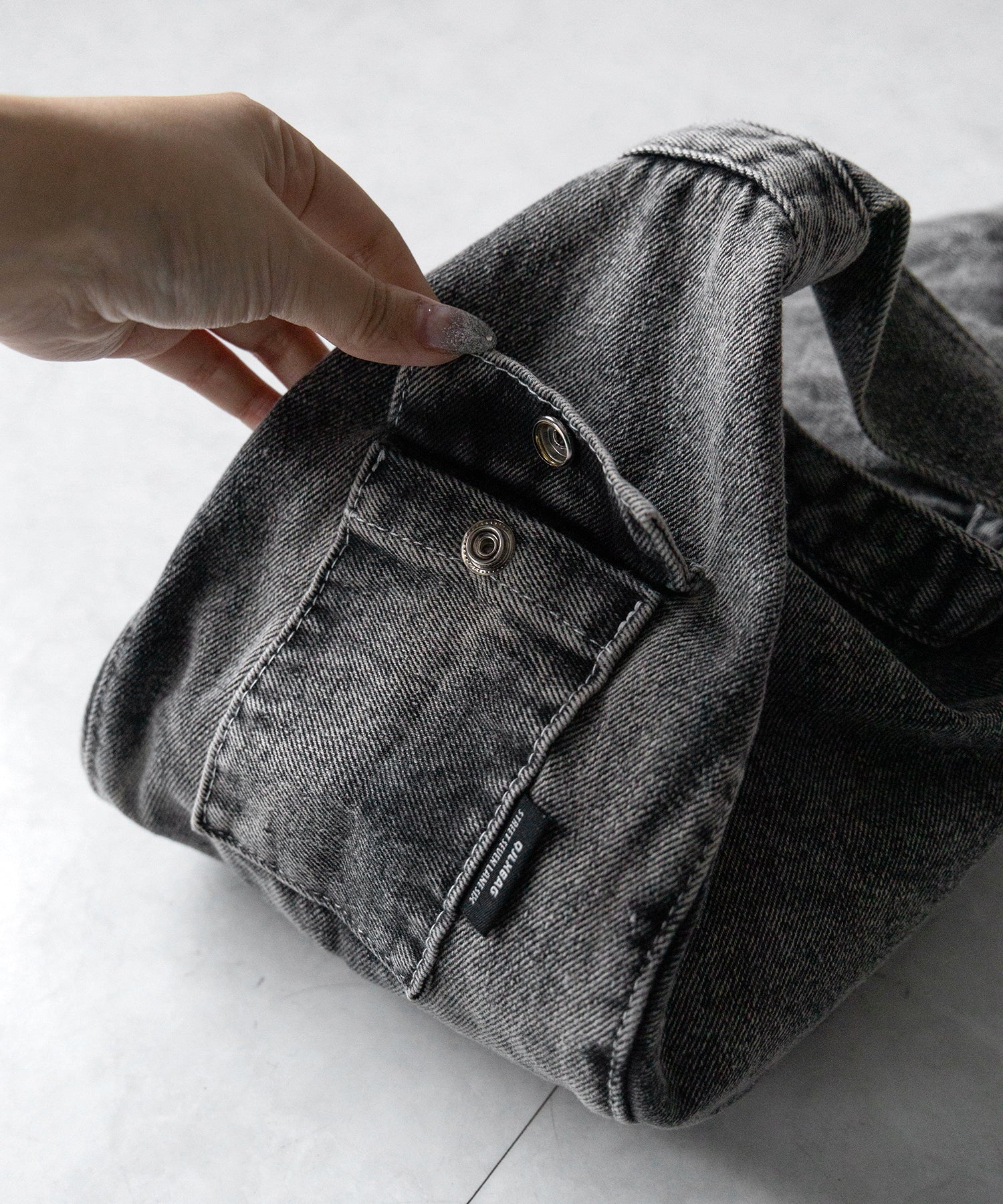 【 ２color 】ブラックタグヴィンテージデニムショルダーバッグ ／ black tag vintage denim shoulder bag