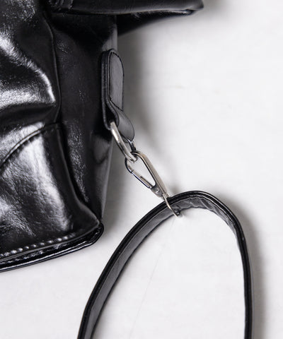【 ショルダーストラップ付き２WAY 】ベルトデザインスタッズポケットヴィンテージショルダーバッグ ／ ( ２WAY ) belt design studs pocket vintage shoulder bag