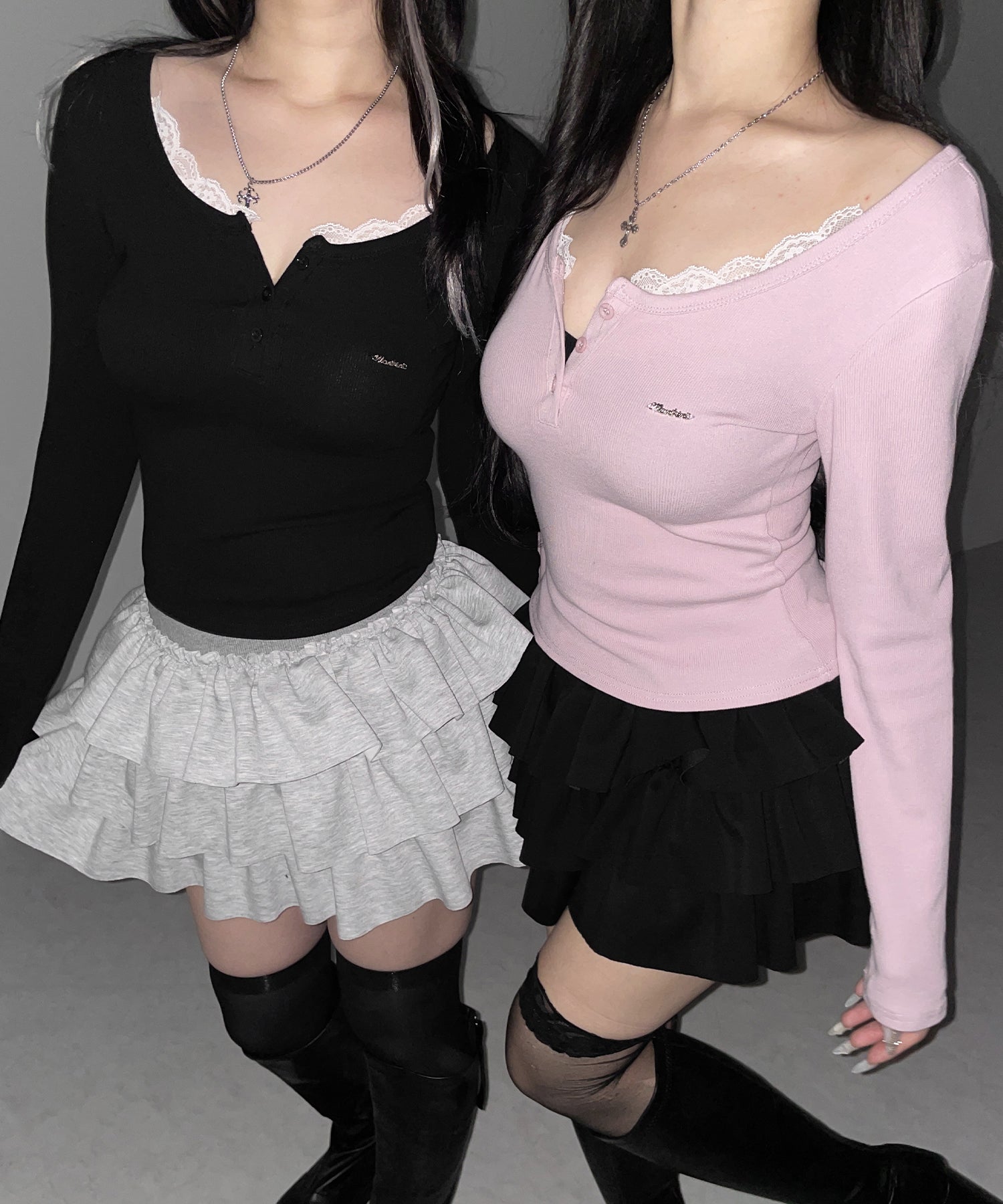 ヘンリーネックロゴプレートレースリブトップス ／　henley neck logo plate lace ribbed tops