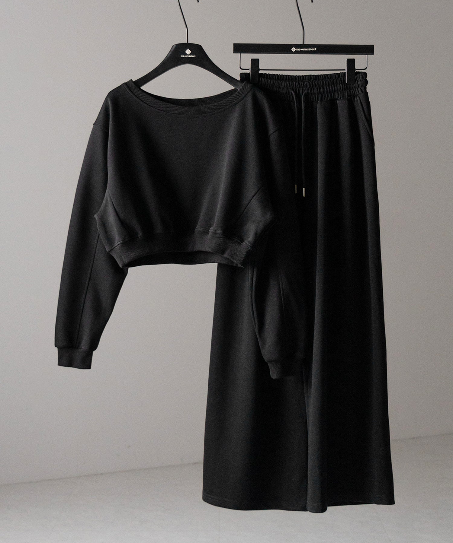 【 セットアップ 】ワンショルダーショートスウェットトップス ＋ タックワイドパンツ SET ／ off shoulder short sweat tops & tack wide pants SET