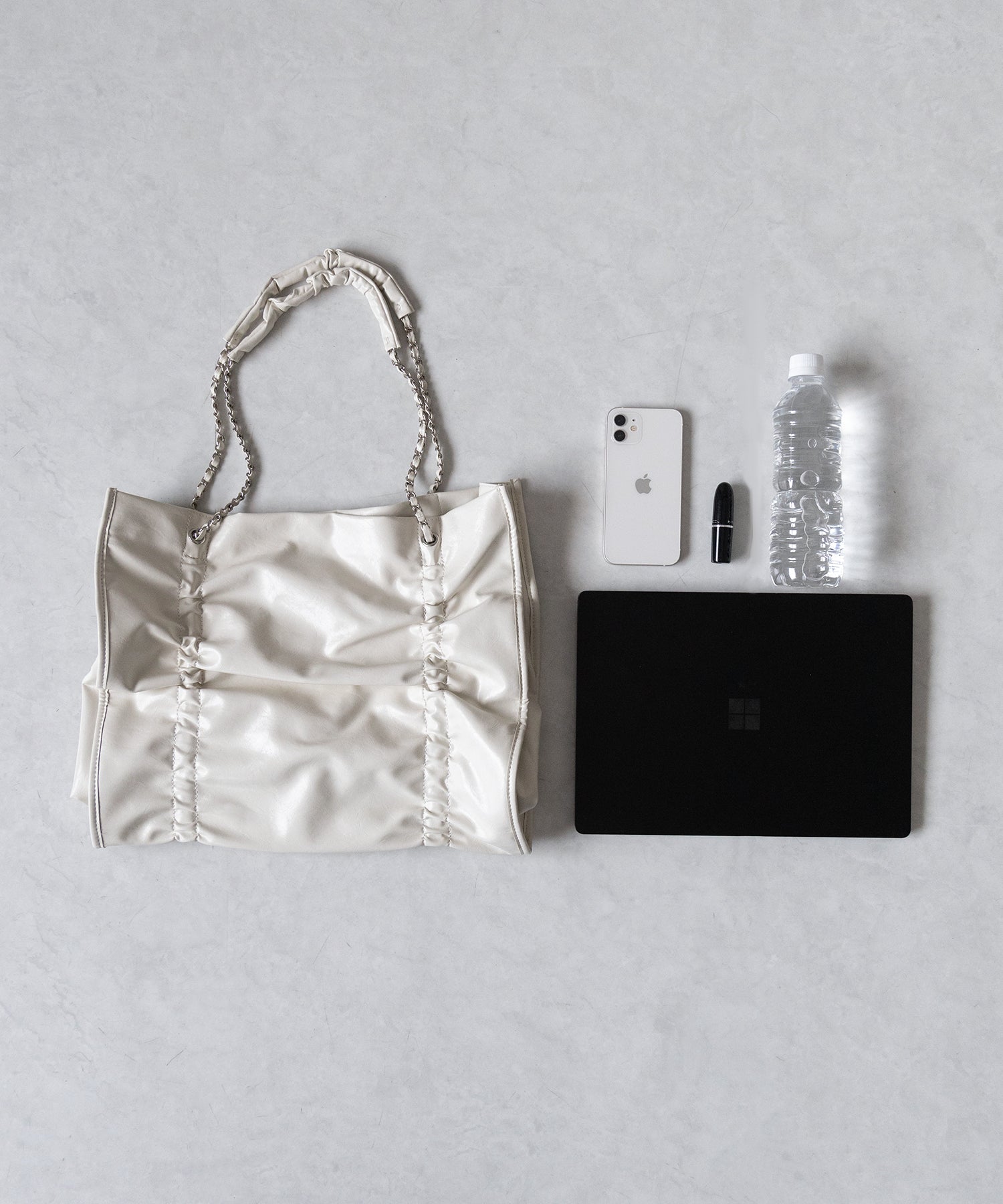 【 ３color ／ A4収納可 】ダブルシャーリングフェイクレザースクエアチェーンバッグ ／ double shirring fake leather square chain bag