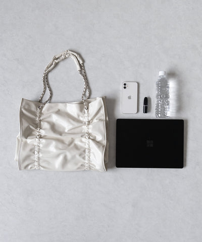 【 ３color ／ A4収納可 】ダブルシャーリングフェイクレザースクエアチェーンバッグ ／ double shirring fake leather square chain bag