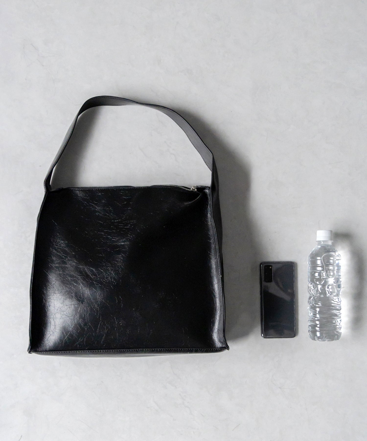 【 ２color 】ヴィンテージフェイクレザースクエアショルダーバッグ ／ vintage fake leather square shoulder bag