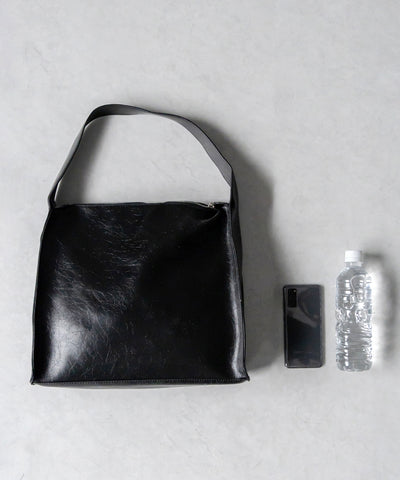 【 ２color 】ヴィンテージフェイクレザースクエアショルダーバッグ ／ vintage fake leather square shoulder bag