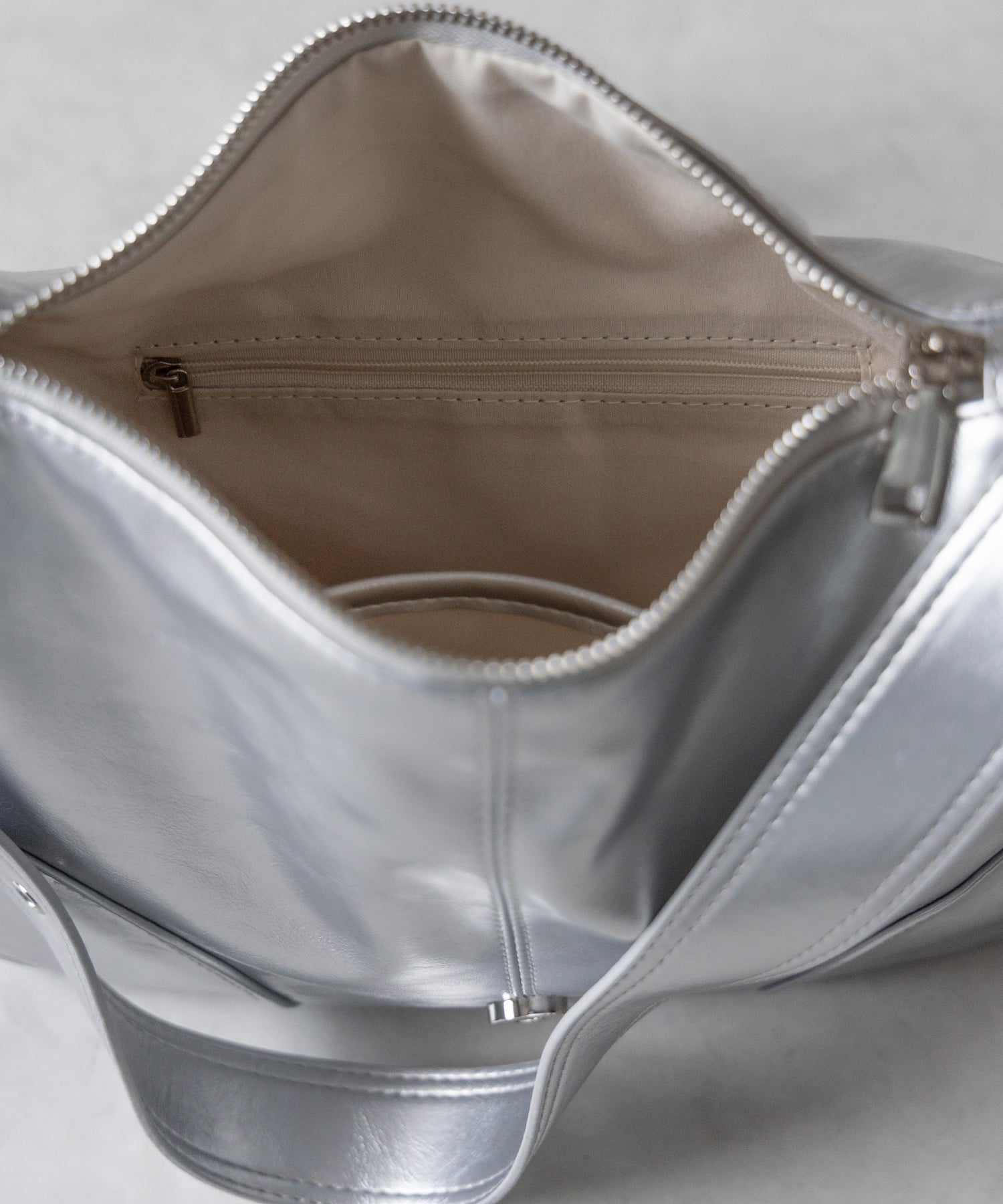【 ３color 】ベルテッドフェイクレザーショルダーバッグ ／ belted fake leather shoulder bag