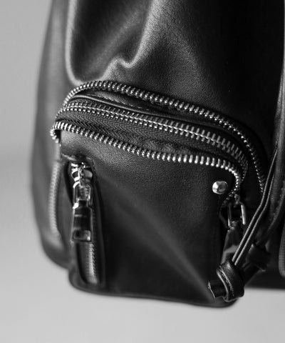 【 ２WAY 】ダブルジップアウトポケットフェイクレザー巾着ショルダーバッグ ／ ( 2WAY ) double zip out pocket fake leather drawstring shoulder bag