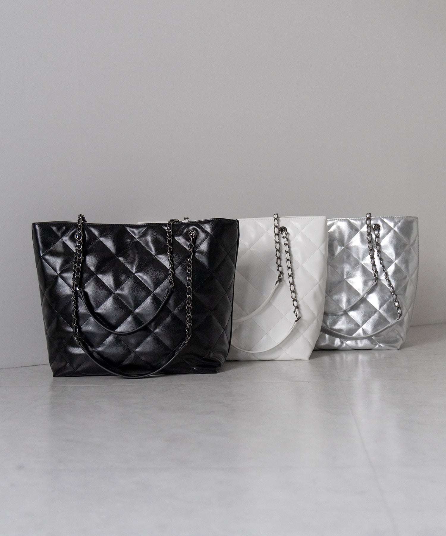【 ３color ／ A4収納可 】キルティングチェーンスクエアトートショルダーバッグ ／ quilting chain square tote shoulder bag