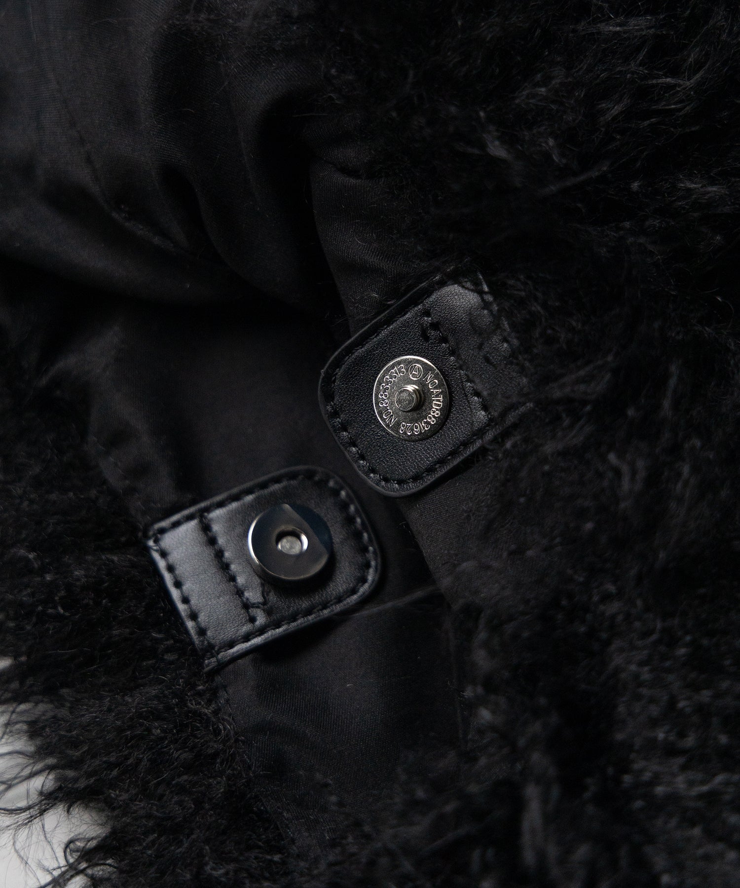 【 ショルダーストラップ付き２WAY 】バイカラーシャギーファーショルダーバッグ ／ bicolor shaggy fur shoulder bag