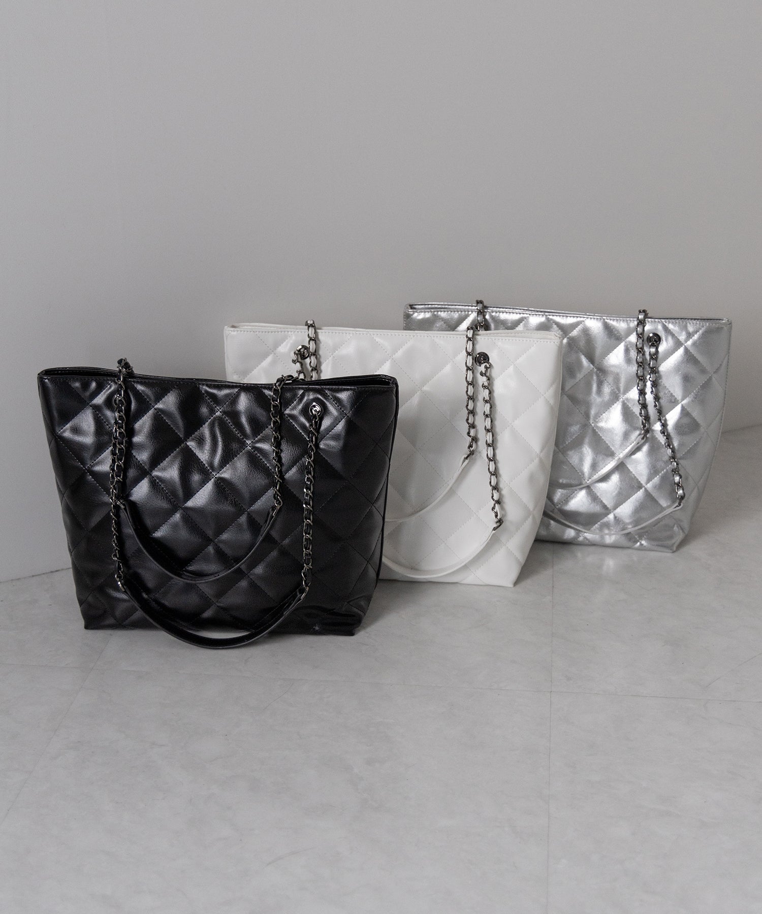 【 ３color ／ A4収納可 】キルティングチェーンスクエアトートショルダーバッグ ／ quilting chain square tote shoulder bag
