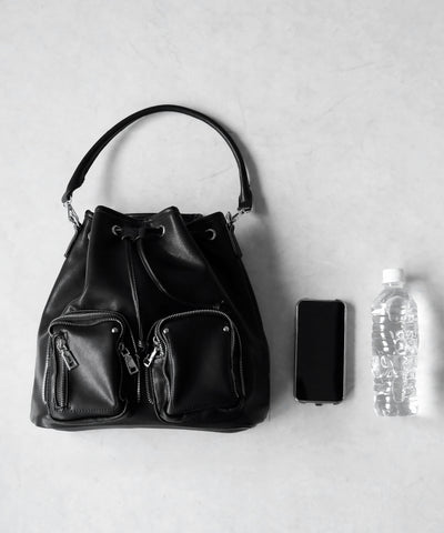 【 ２WAY 】ダブルジップアウトポケットフェイクレザー巾着ショルダーバッグ ／ ( 2WAY ) double zip out pocket fake leather drawstring shoulder bag