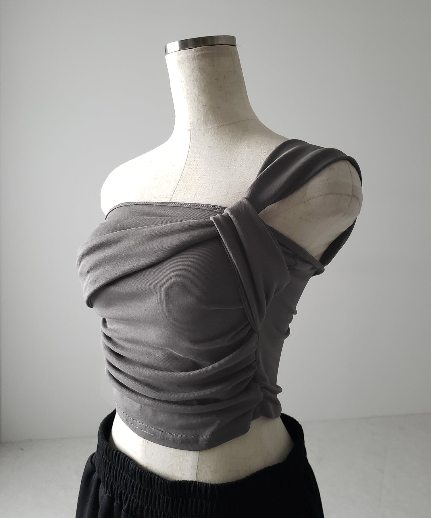 【 カップ付き 】ワンショルアシンメトリーショートキャミソール ／ one shoulder asymmetry short camisole