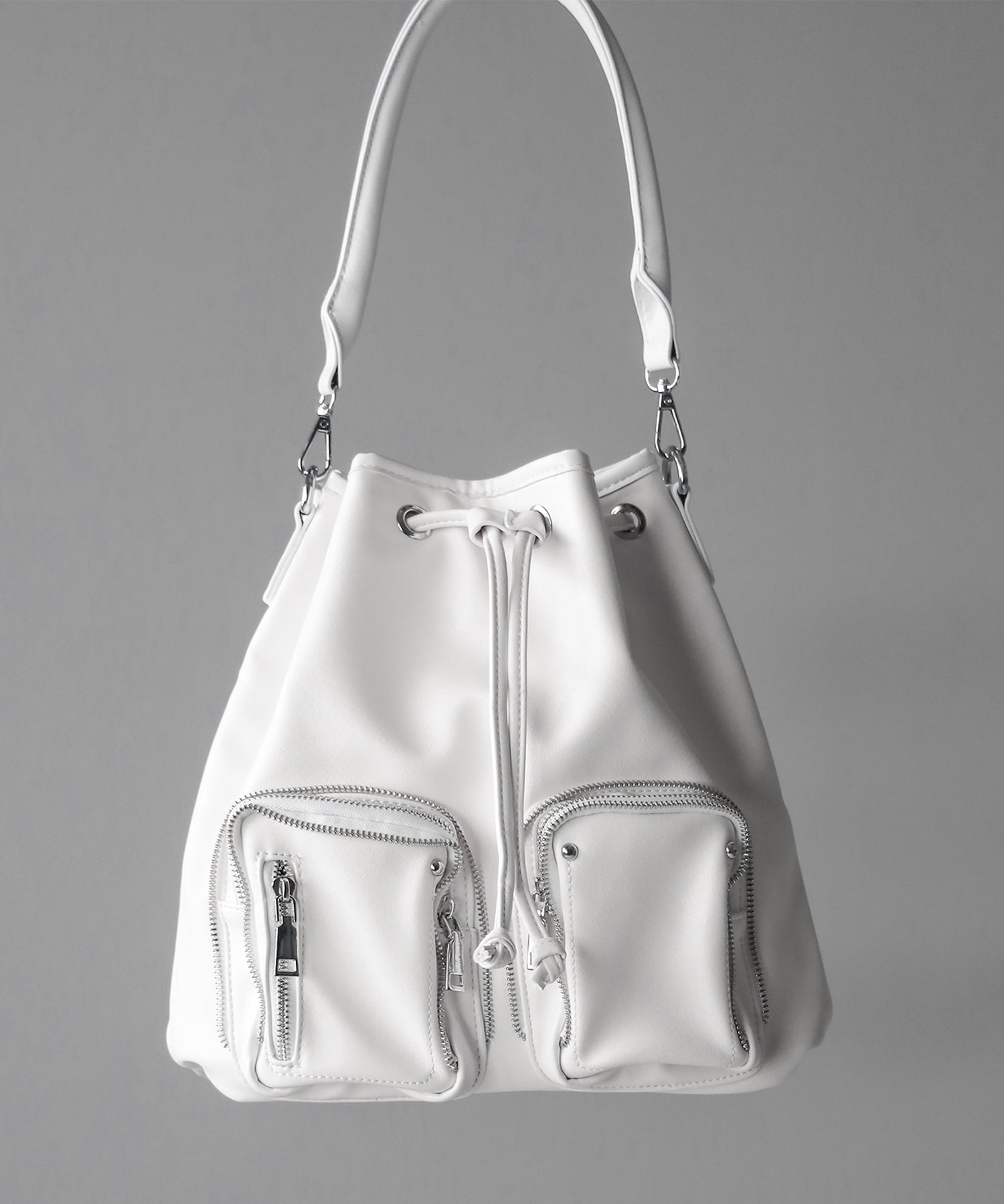 【 ２WAY 】ダブルジップアウトポケットフェイクレザー巾着ショルダーバッグ ／ ( 2WAY ) double zip out pocket fake leather drawstring shoulder bag
