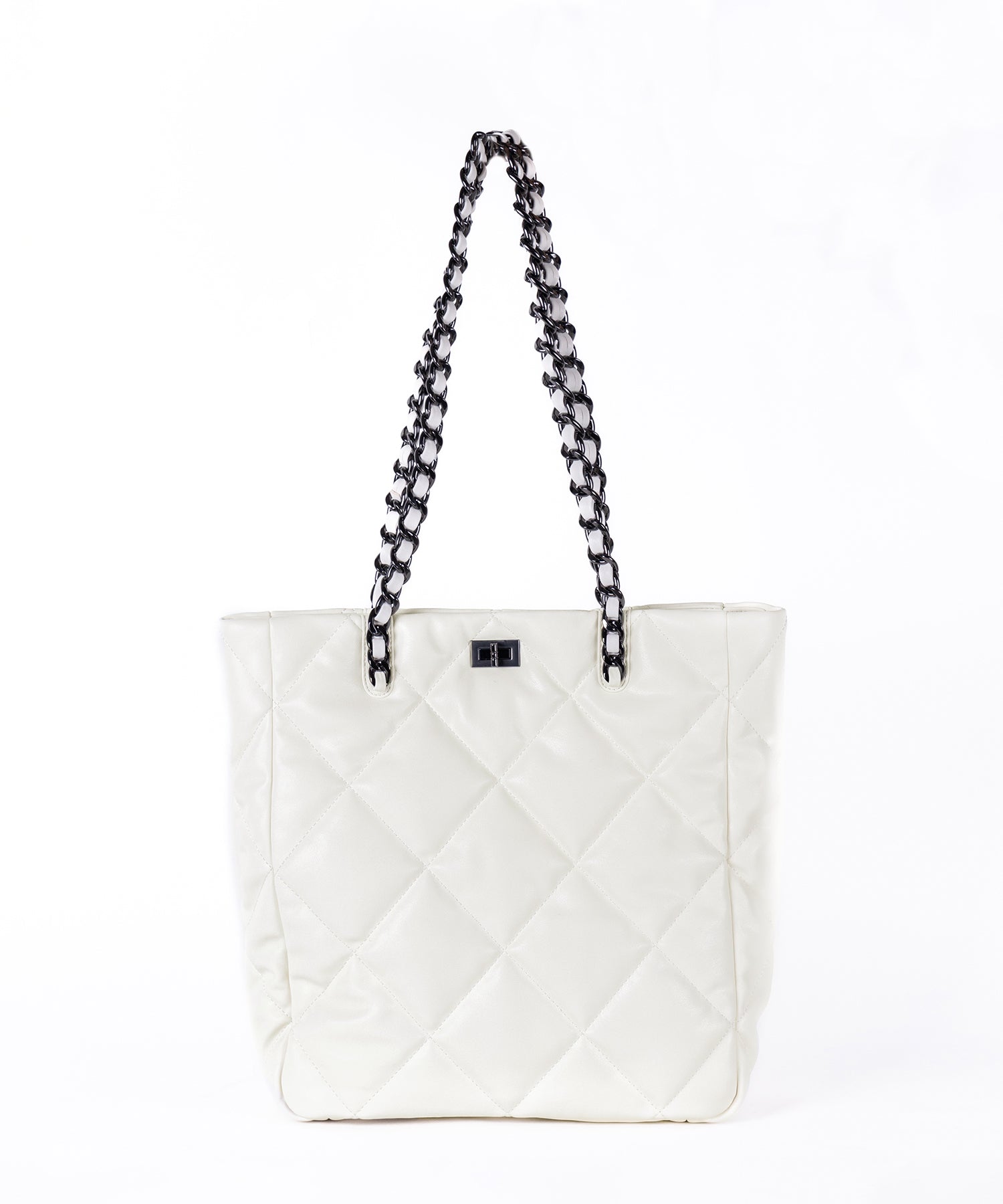 【 A4収納可 】キルティングスクエアチェーンバッグ/ quilted square chain bag