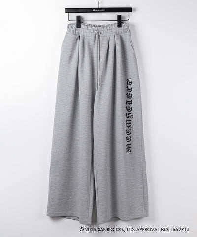 【 HELLO KITTY × me+em select 】ハローキティグランジロゴワイドスウェットパンツ ／ Hello Kitty grunge logo wide sweatpants 【 セットアップ着用可能 】