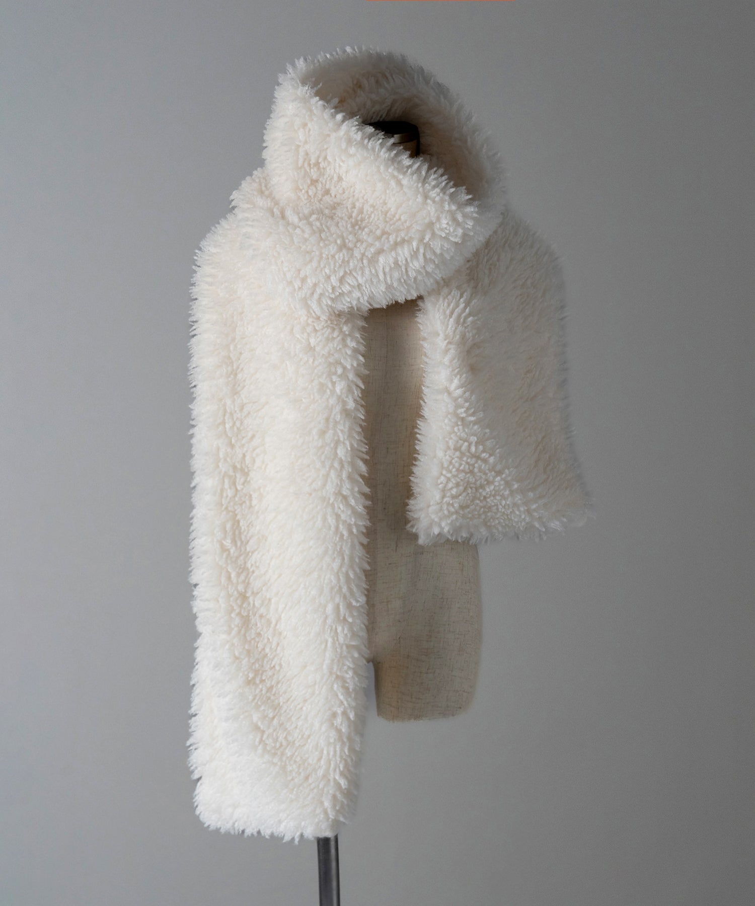 ボリュームフラッフィーシャギーボアマフラー ／ volume fluffy shaggy boa muffler
