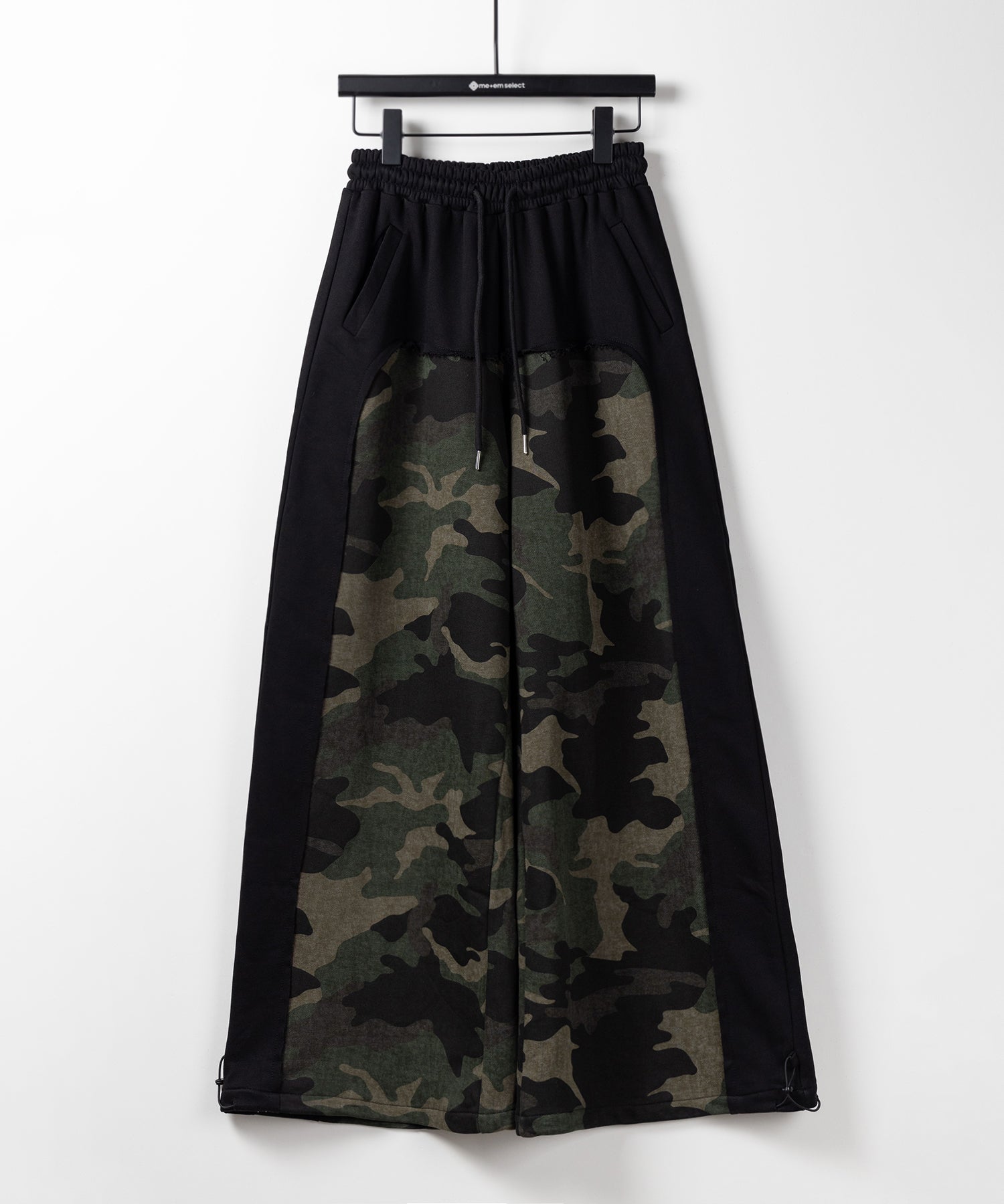 【 裾絞り可能２WAY 】カモフラドッキングミリタリーワイドスウェットパンツ ／ camouflage docking military wide sweat pants