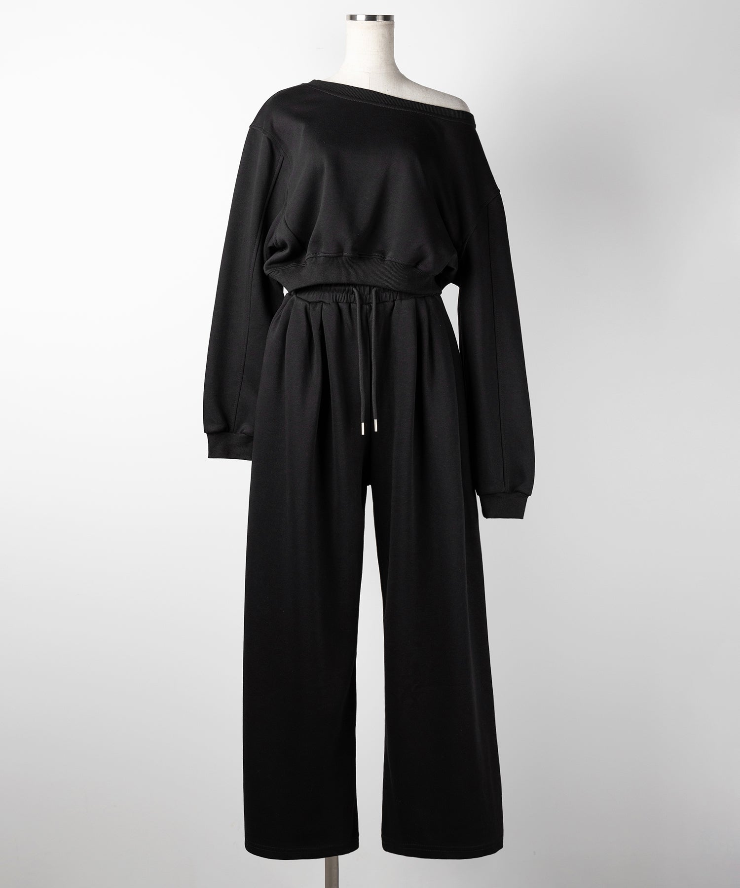 【 セットアップ 】ワンショルダーショートスウェットトップス ＋ タックワイドパンツ SET ／ off shoulder short sweat tops & tack wide pants SET