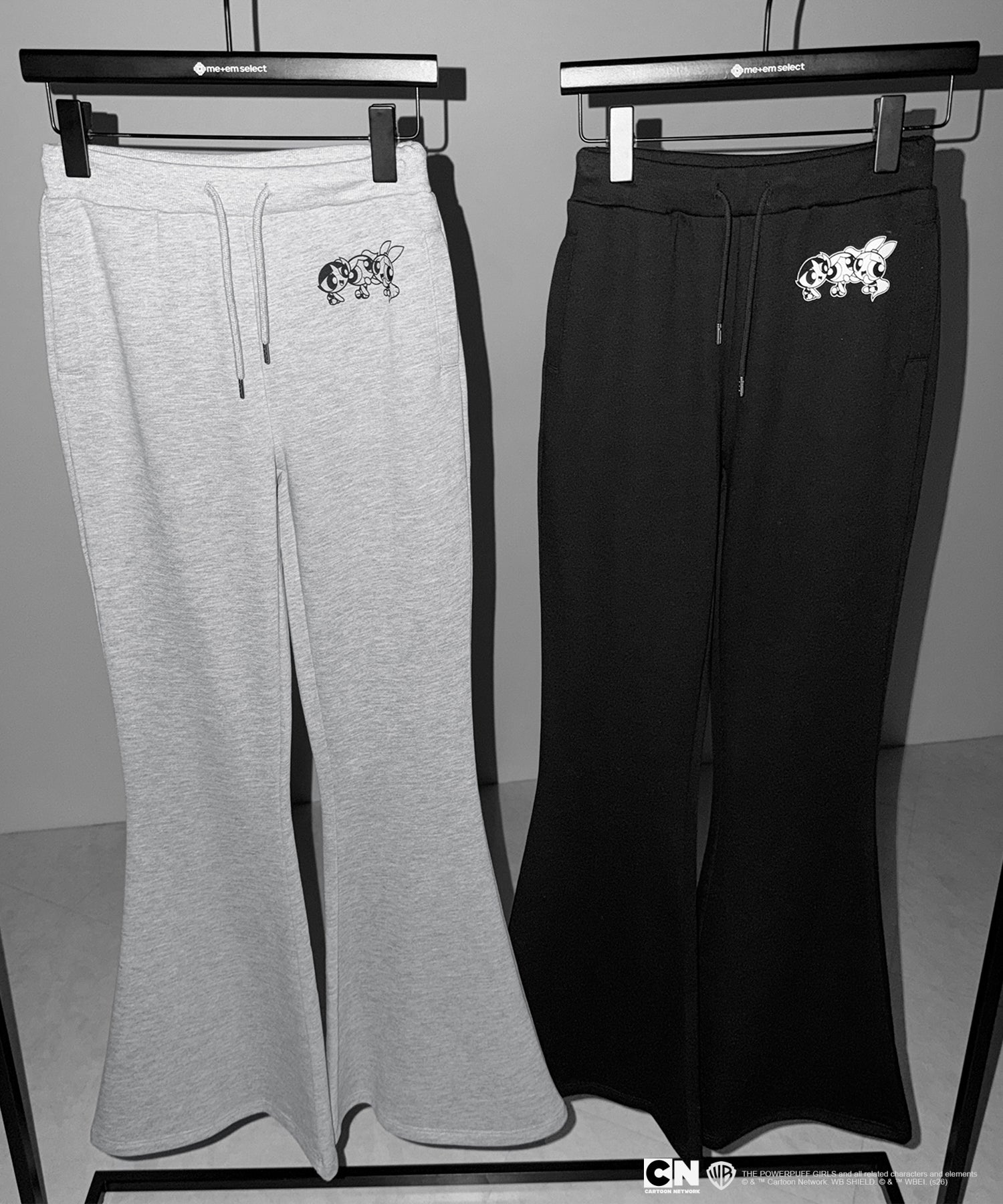 【THE POWERPUFF GIRLS】パワーパフガールズバックレタリングロゴスウェットフレアパンツ / back lettering logo sweat flare pants【 セットアップ着用可能 】