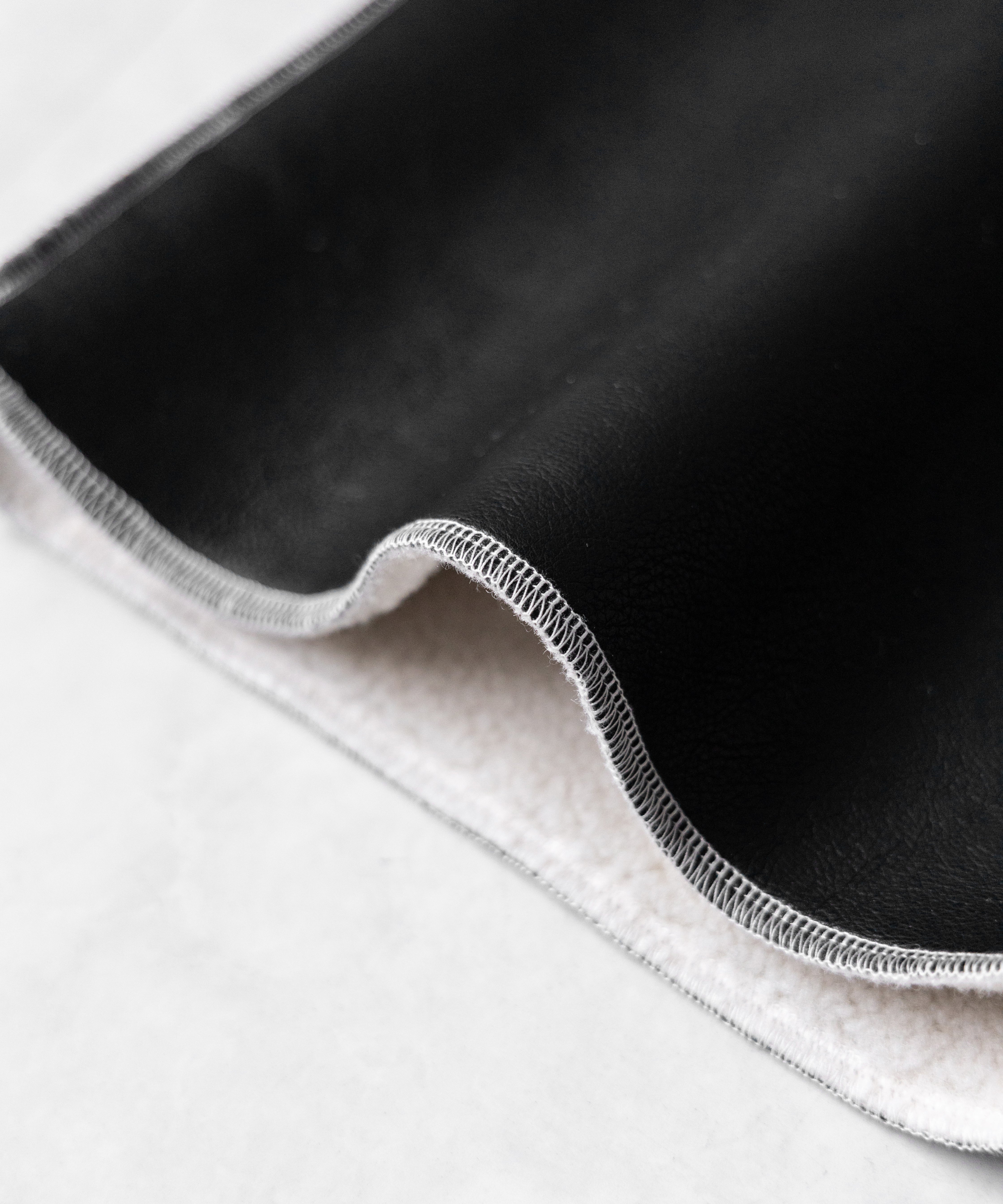 【 ニーハイにもなる２WAY 】ムートンフェイクレザールーズレッグカバー ／ mouton fake leather loose leg cover