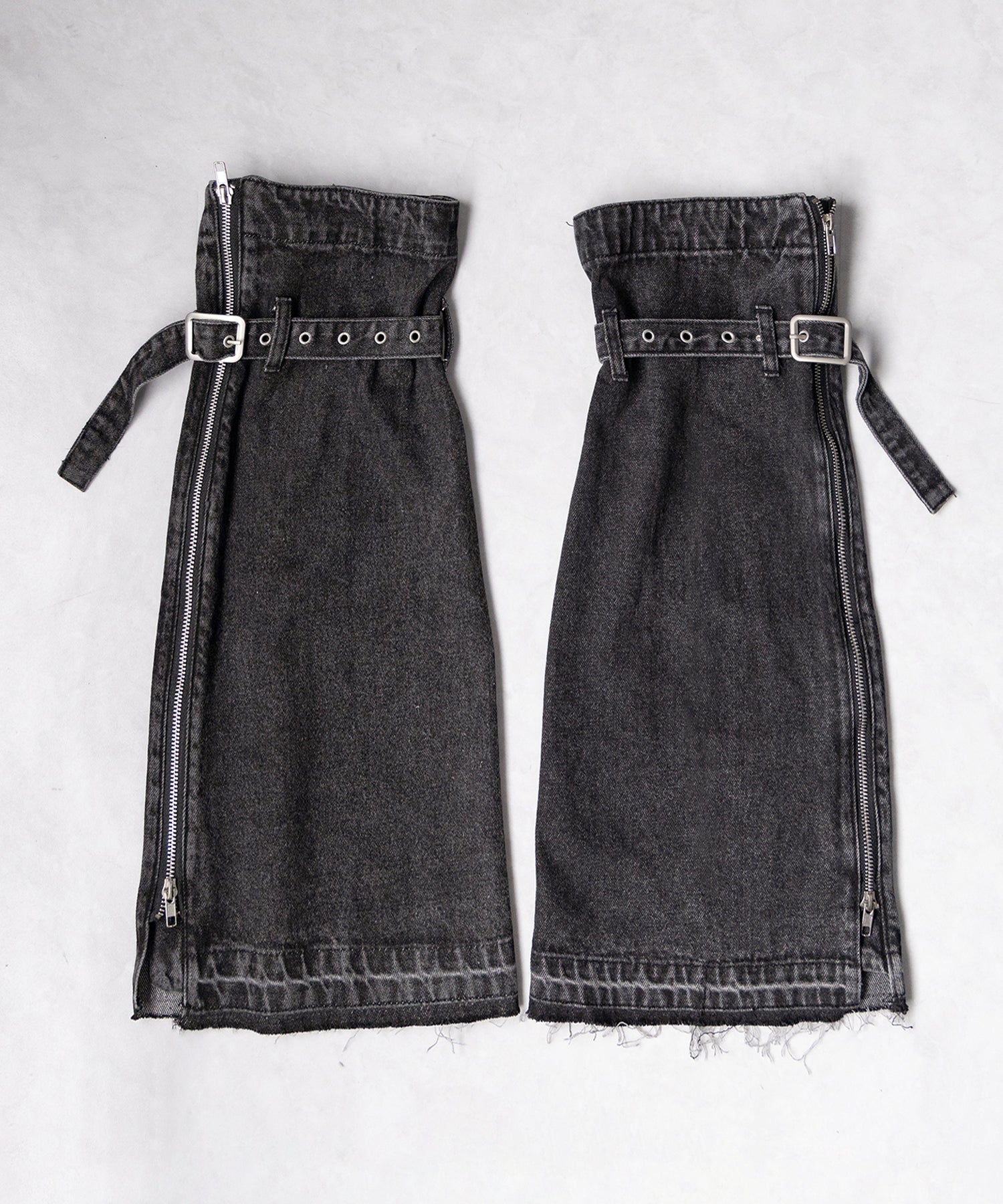 【 ２color 】ベルテッドサイドジップデニムレッグカバー ／ Belted side zip denim leg cover