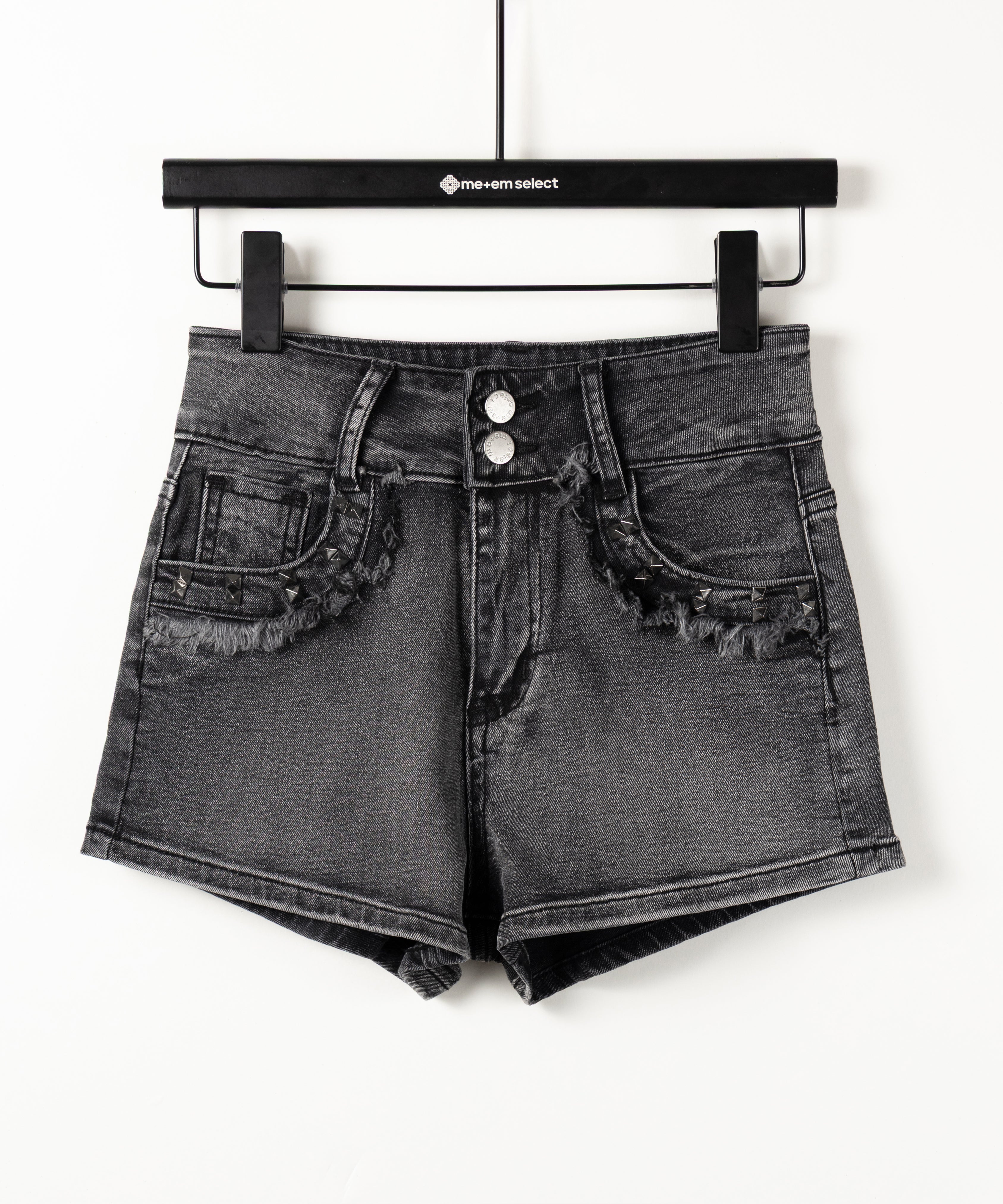 ヴィンテージライクスタッズスリムフィットデニムショートパンツ ／ vintage like studded slim-fit denim shorts