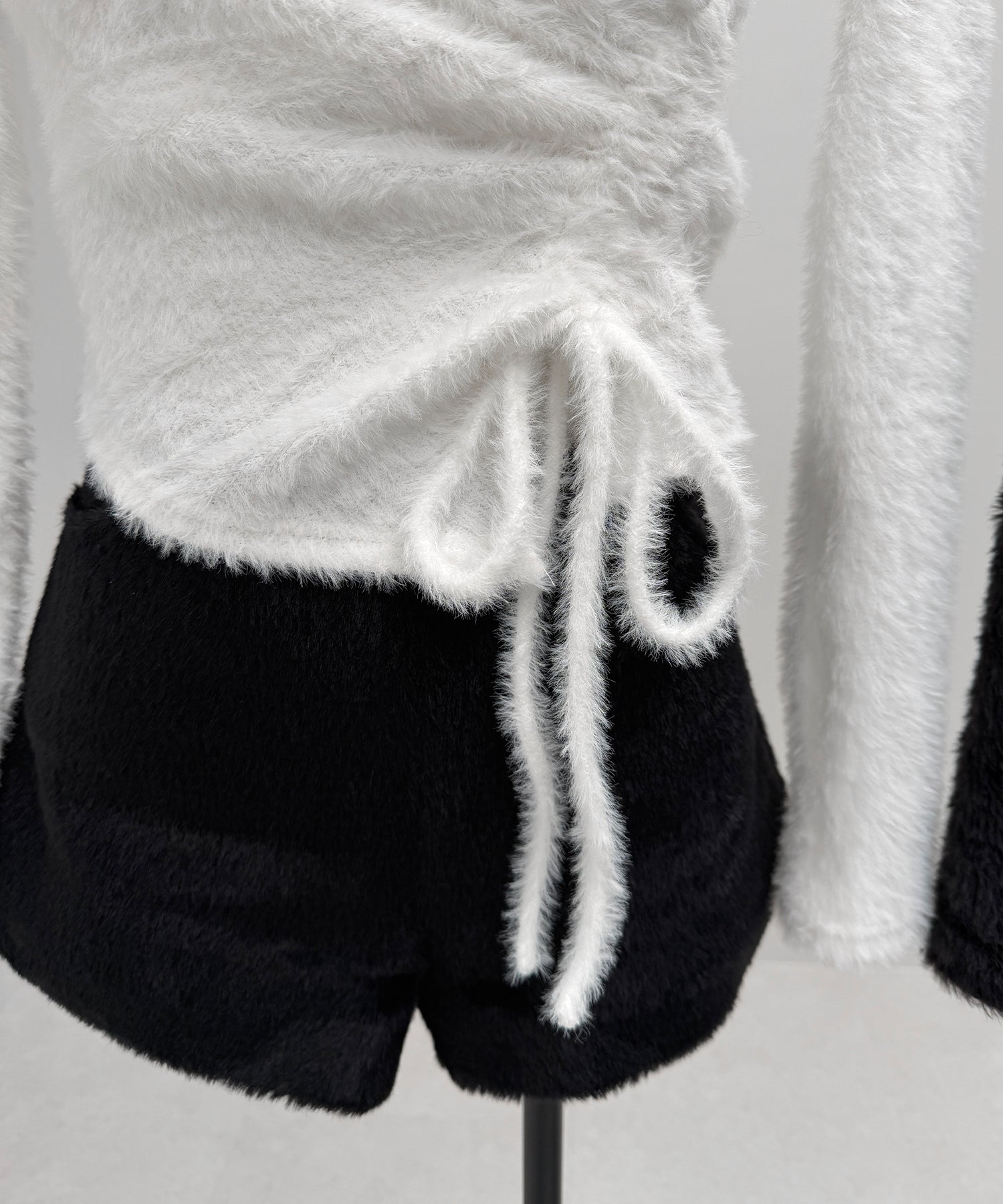 【 ３color 】クロスネックシャーリングリボンシャギートップス ／ cross neck shirring ribbon shaggy tops