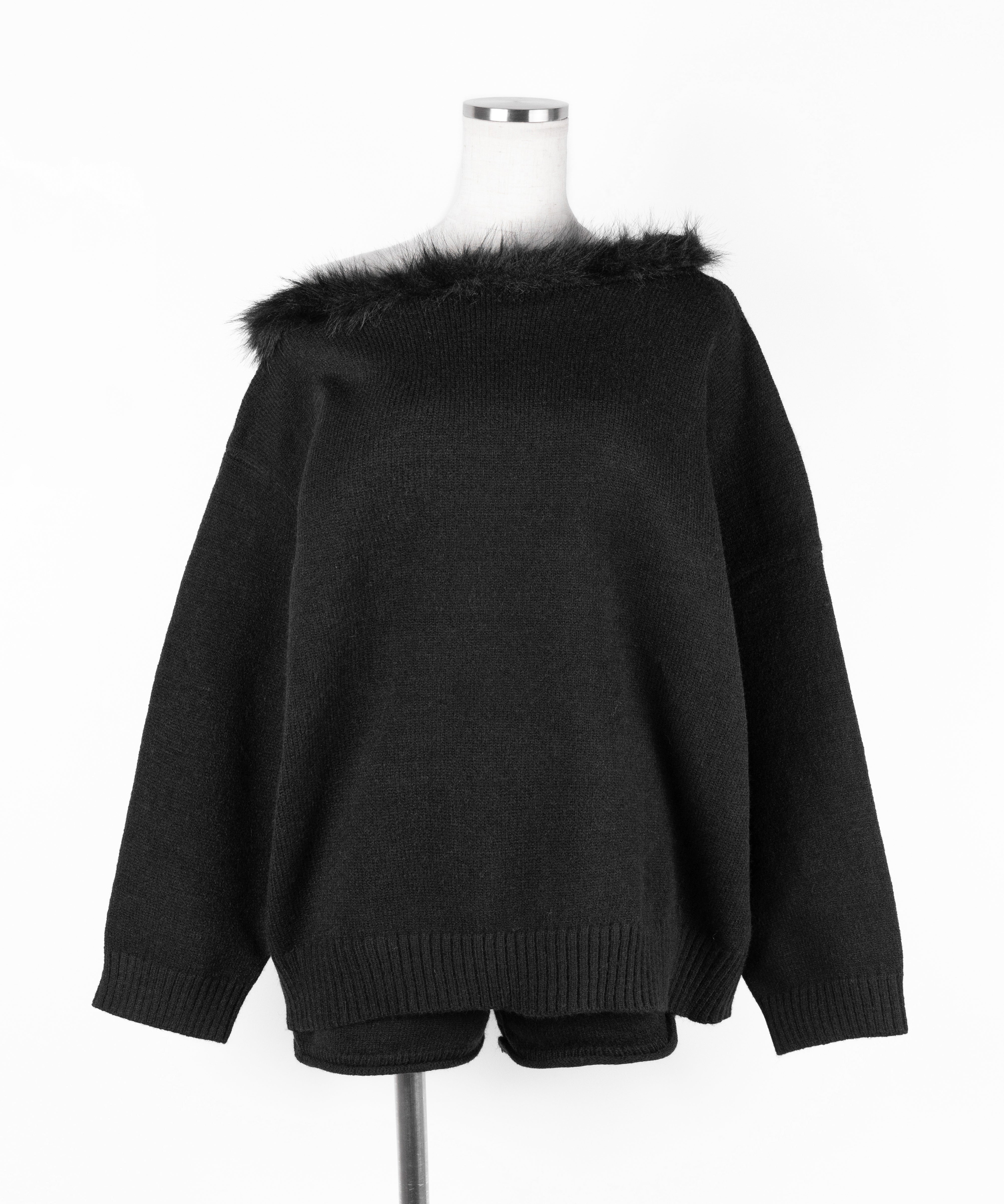 【 ニットセットアップ 】フェイクファーワンショルオーバーニット ＋ ニットショートパンツ SET ／ fake fur one-shoulder over knit + knit short pants SET