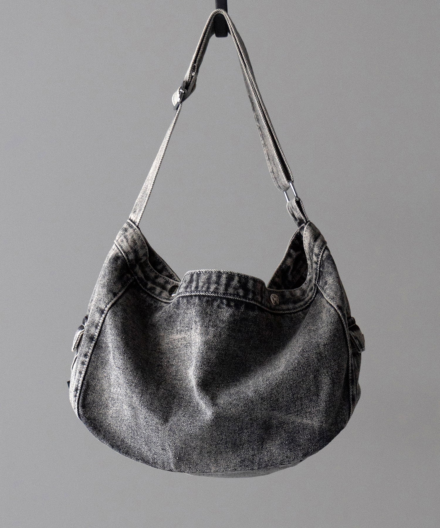 【 ２color 】ブラックタグヴィンテージデニムショルダーバッグ ／ black tag vintage denim shoulder bag