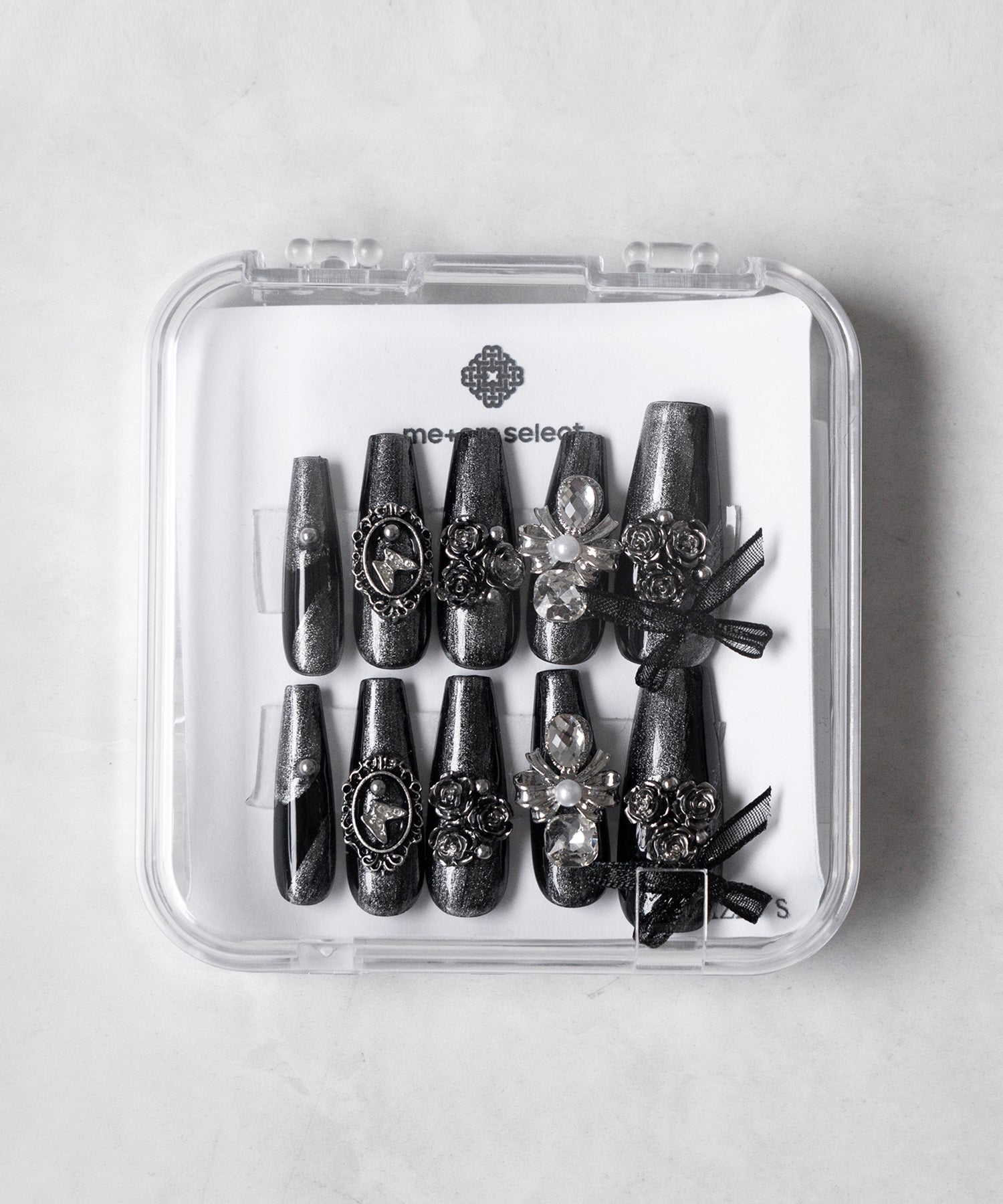 カメオリボンメタリックブラックロングネイルチップ ／ cameo ribbon metallic black long nail tips