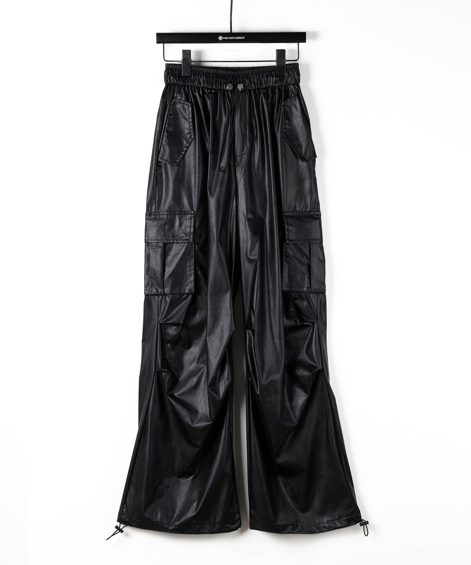 【 選べる４size ／ ２color 】２WAY ドロストフェイクレザーワイドカーゴパンツ ／ 2WAY drawstring fake leather wide cargo pants