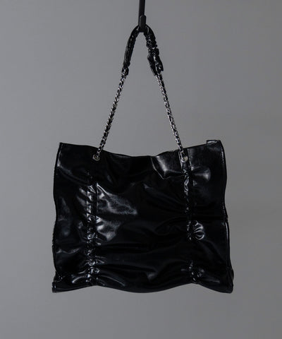 【 ３color ／ A4収納可 】ダブルシャーリングフェイクレザースクエアチェーンバッグ ／ double shirring fake leather square chain bag