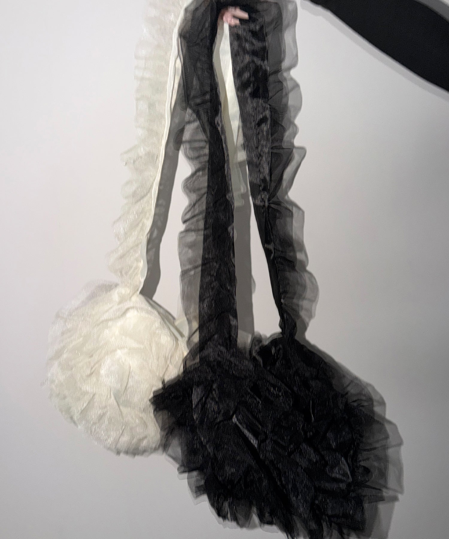 チュールフリルショルダーボディバッグ／ tulle frill shoulder body bag