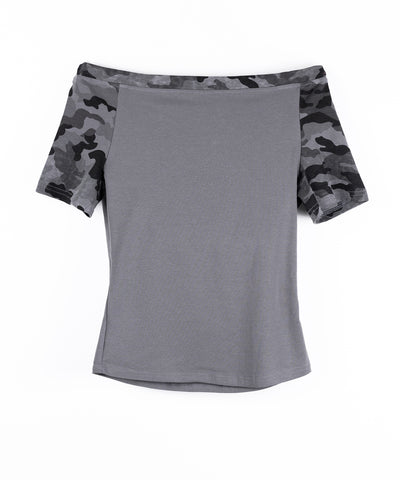 半袖ヴィンテージカモフラロゴオフショルTシャツ ／ short sleeve vintage camouflage logo off-shoulderT-shirt