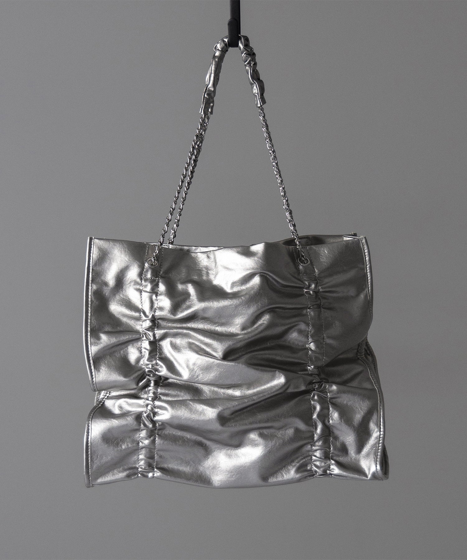 【 ３color ／ A4収納可 】ダブルシャーリングフェイクレザースクエアチェーンバッグ ／ double shirring fake leather square chain bag