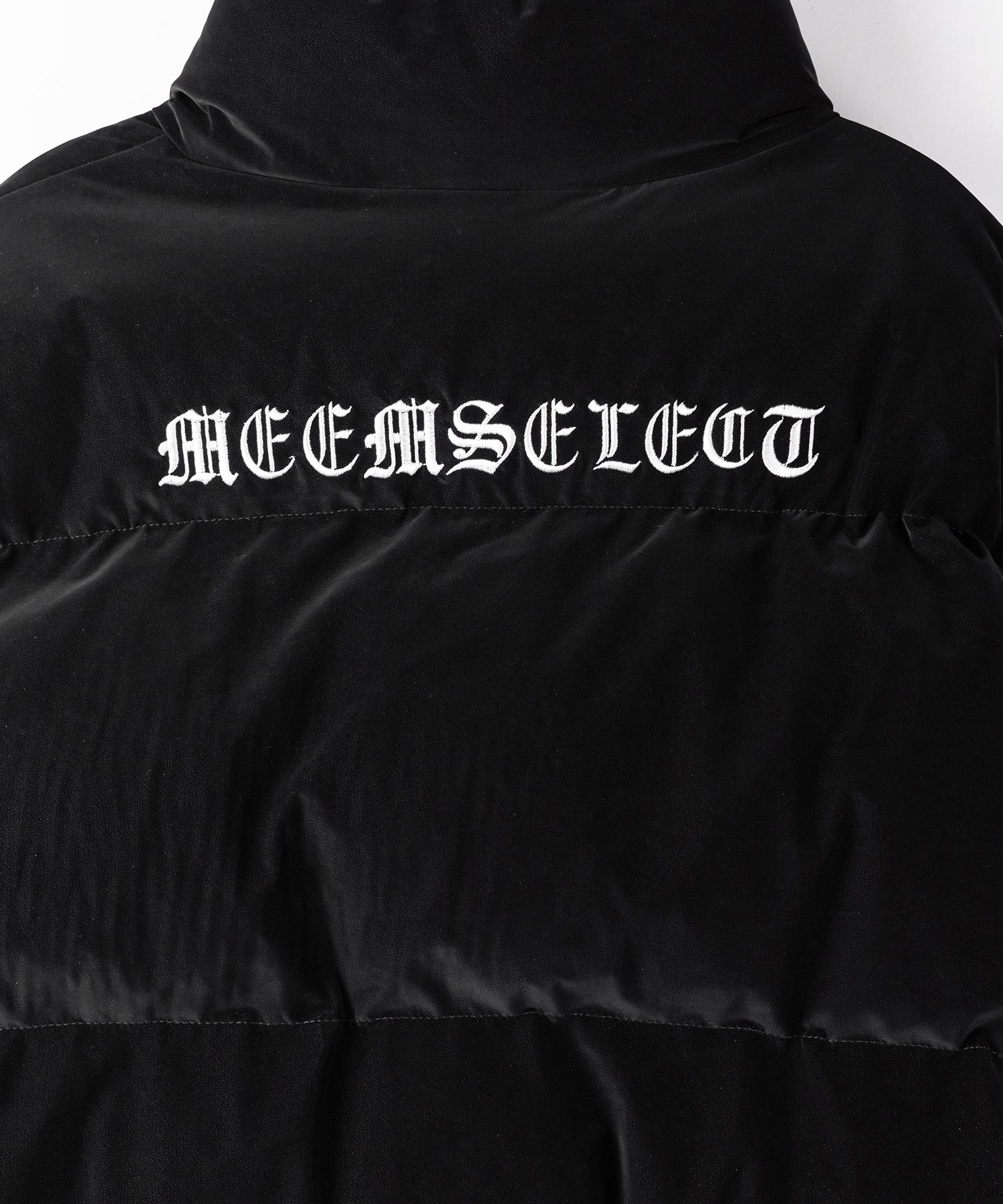 【 限定先行販売 】grunge logo embroidery short puff down jacket