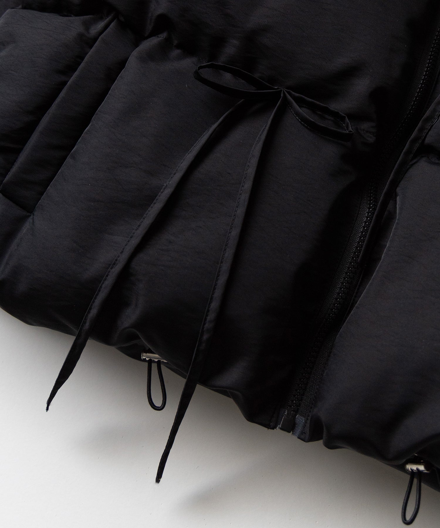 【 選べる３色展開 ／ 裾絞り可能２WAY 】ストラップリボンショートパフダウンジャケット ／ strap ribbon short puff down jacket