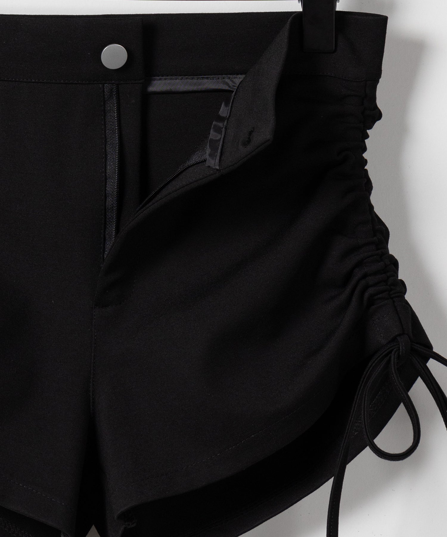 【 ３size 】サイドリボンシャーリングバイカーショートパンツ ／ side ribbon ruched biker shorts