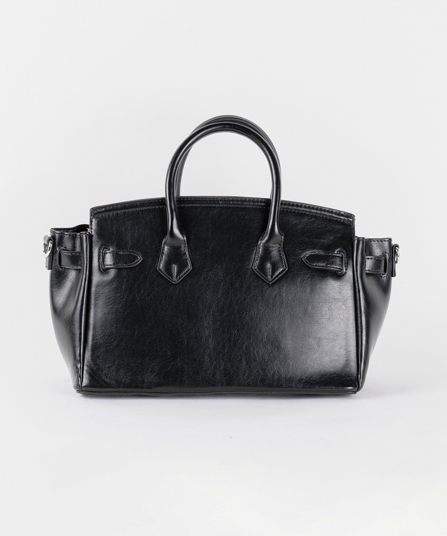 【 ショルダーストラップ付き２WAY 】ベルテッドキーチャームフラップスクエアハンドバッグ ／ ( 2WAY ) belted key charm flap square handbag