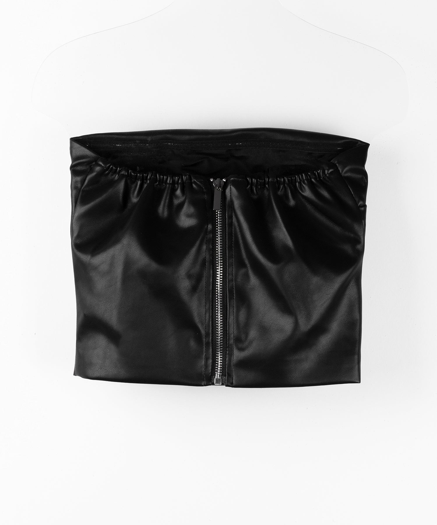 【 ２color 】サイドタックフェイクレザーショートベアトップ ／ side tuck fake leather short bare tops